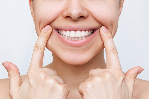 How A Cosmetic Dentist Can Close In Your Teeth